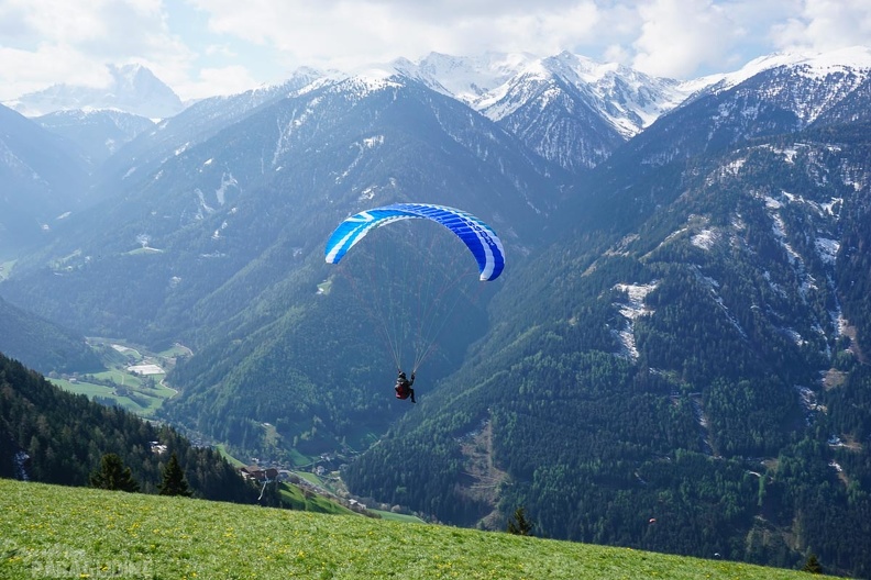 DH19.16-Luesen-Paragliding-221.jpg