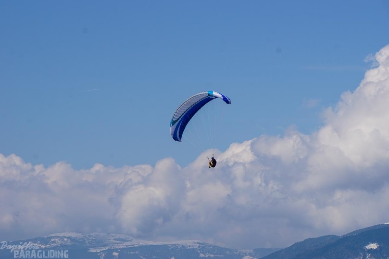 DH19.16-Luesen-Paragliding-256