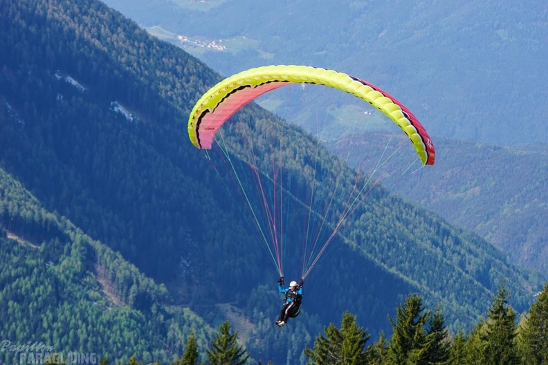 DH19.16-Luesen-Paragliding-287.jpg