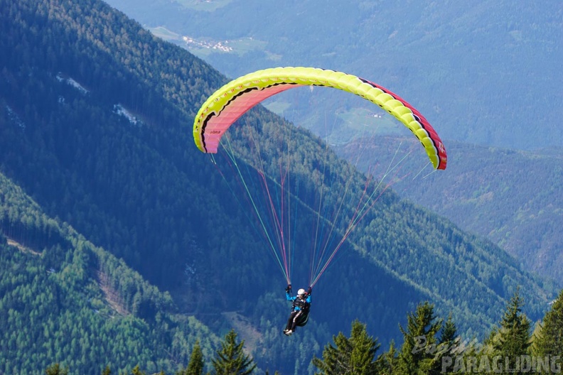 DH19.16-Luesen-Paragliding-287.jpg