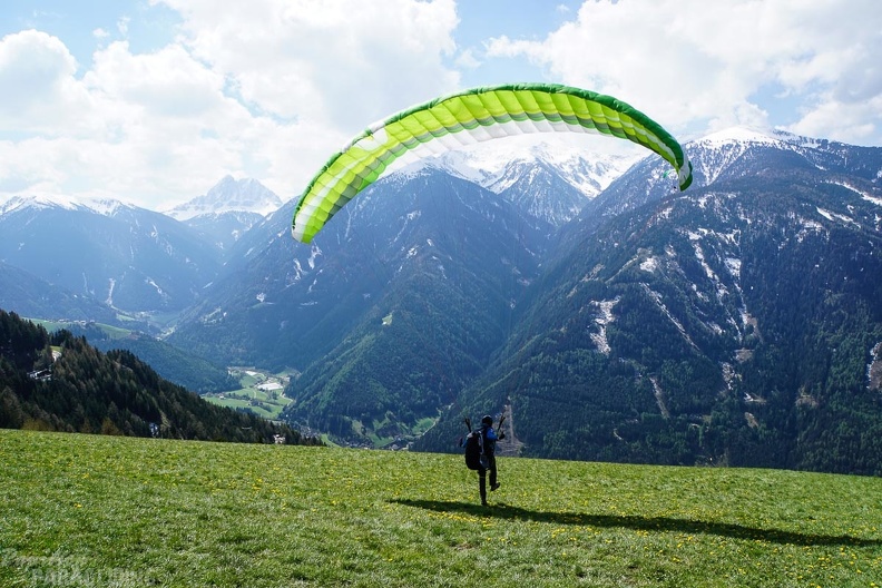 DH19.16-Luesen-Paragliding-338.jpg