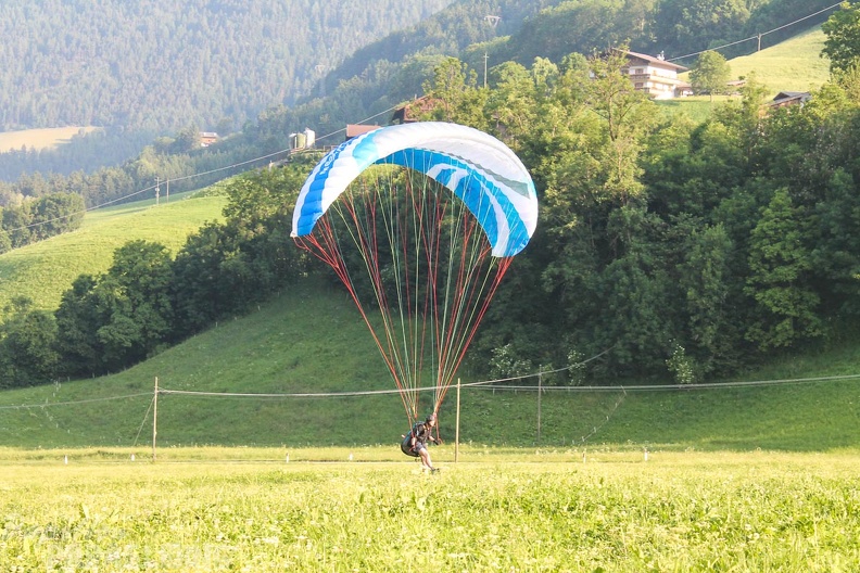 DH25.16-Luesen-Paragliding-1021
