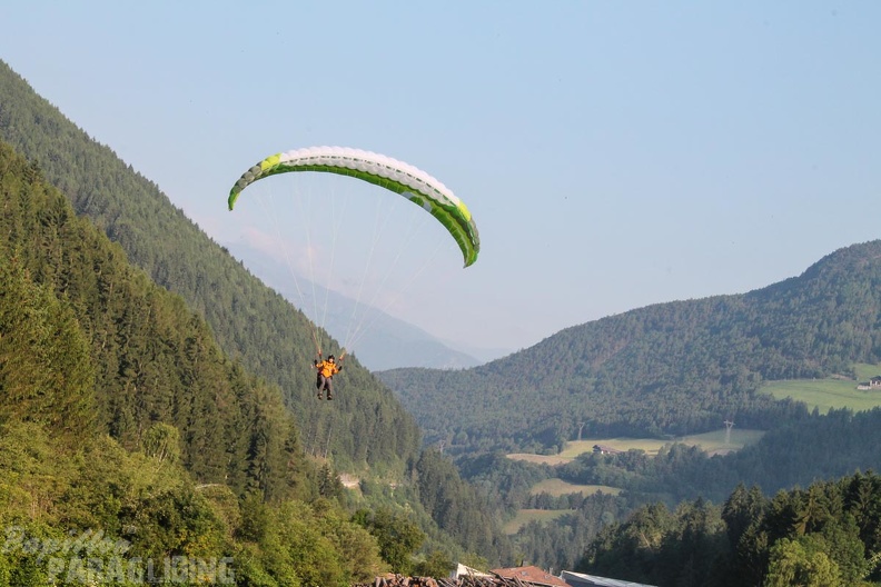 DH25.16-Luesen-Paragliding-1026