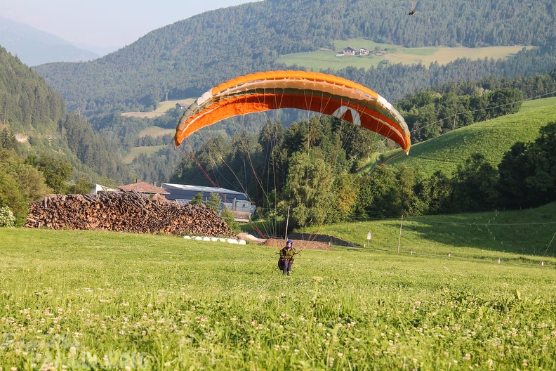 DH25.16-Luesen-Paragliding-1043