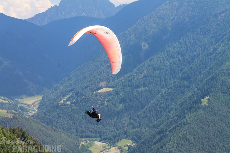 DH25.16-Luesen-Paragliding-1056