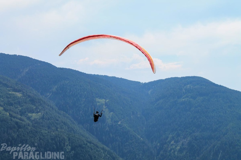 DH25.16-Luesen-Paragliding-1059