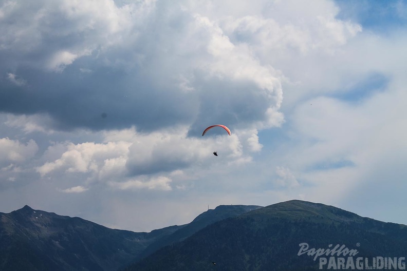 DH25.16-Luesen-Paragliding-1062