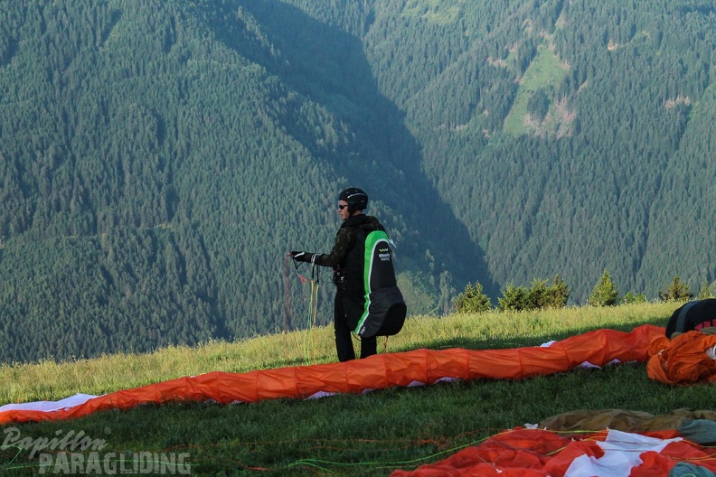 DH25.16-Luesen-Paragliding-1083