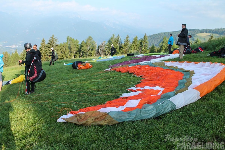 DH25.16-Luesen-Paragliding-1094