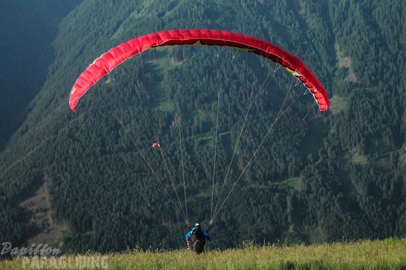 DH25.16-Luesen-Paragliding-1100