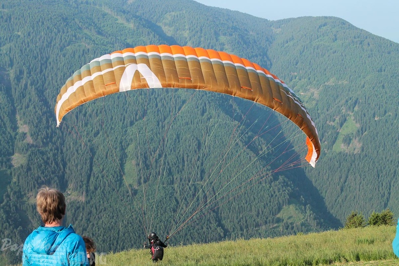 DH25.16-Luesen-Paragliding-1107