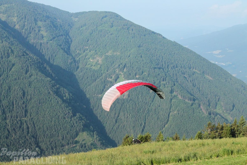 DH25.16-Luesen-Paragliding-1116