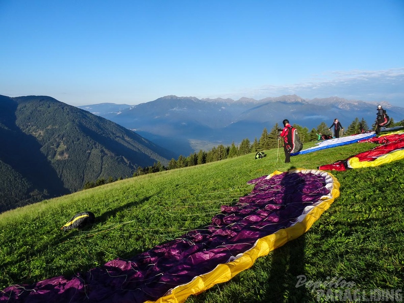 DH35.16-Luesen_Paragliding-1162.jpg