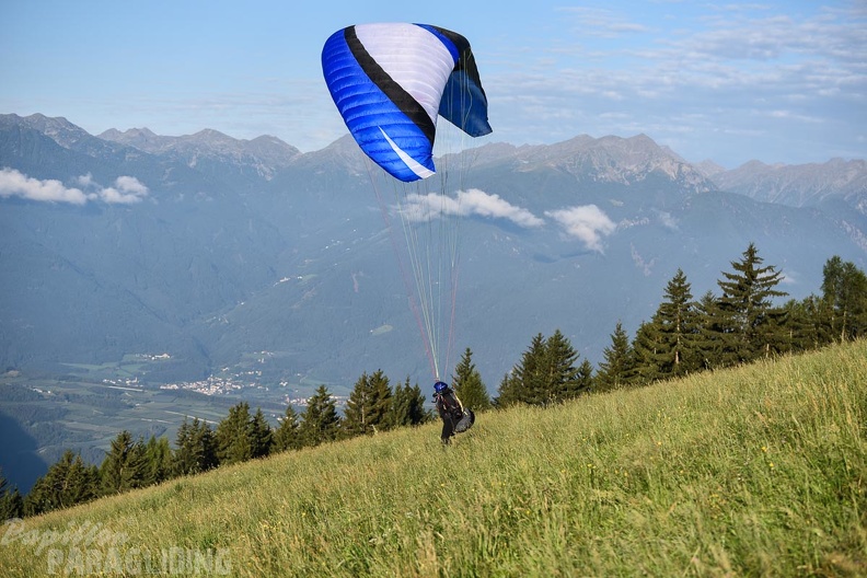 DH35.16-Luesen_Paragliding-1171.jpg