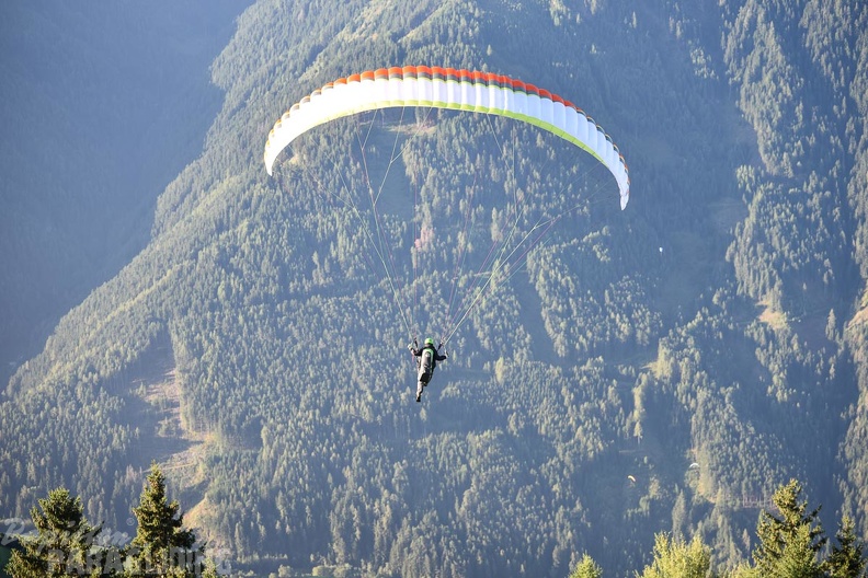 DH35.16-Luesen_Paragliding-1197.jpg
