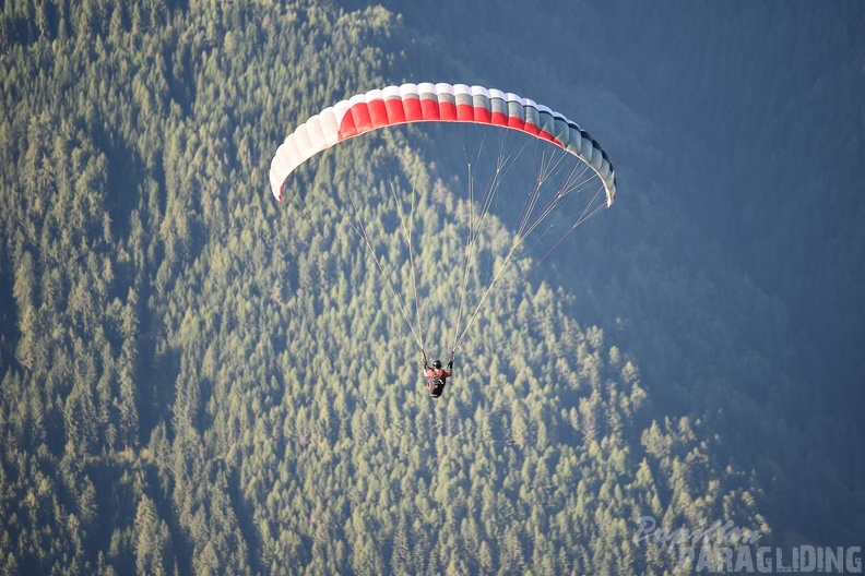 DH35.16-Luesen_Paragliding-1210.jpg