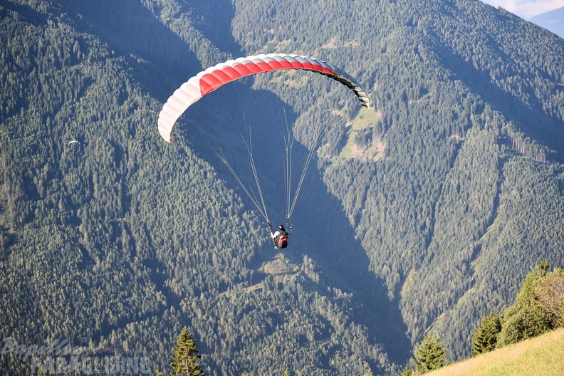 DH35.16-Luesen_Paragliding-1235.jpg