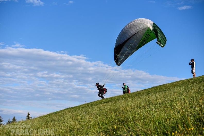 DH35.16-Luesen_Paragliding-1237.jpg