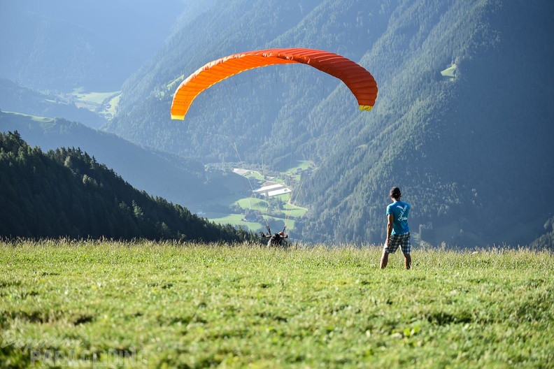 DH35.16-Luesen_Paragliding-1267.jpg