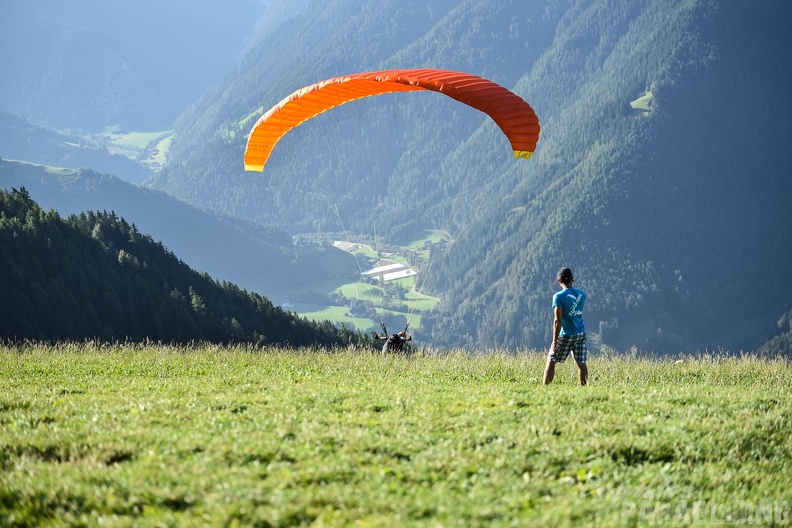 DH35.16-Luesen_Paragliding-1267.jpg