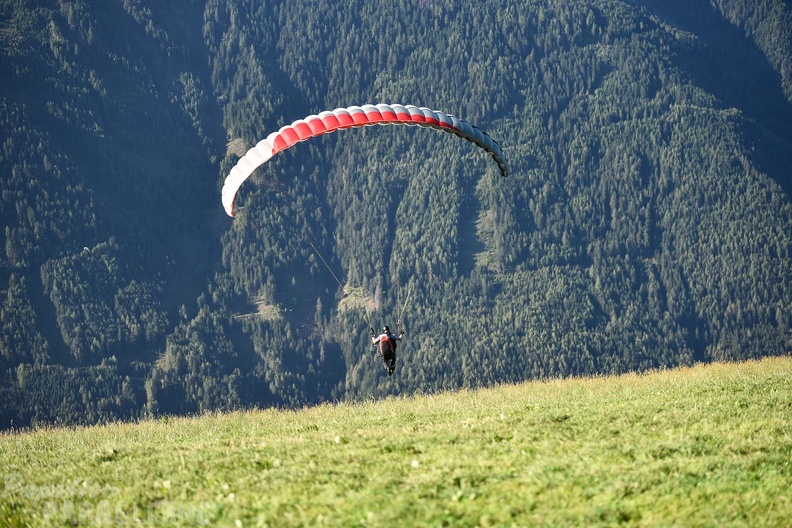 DH35.16-Luesen_Paragliding-1270.jpg