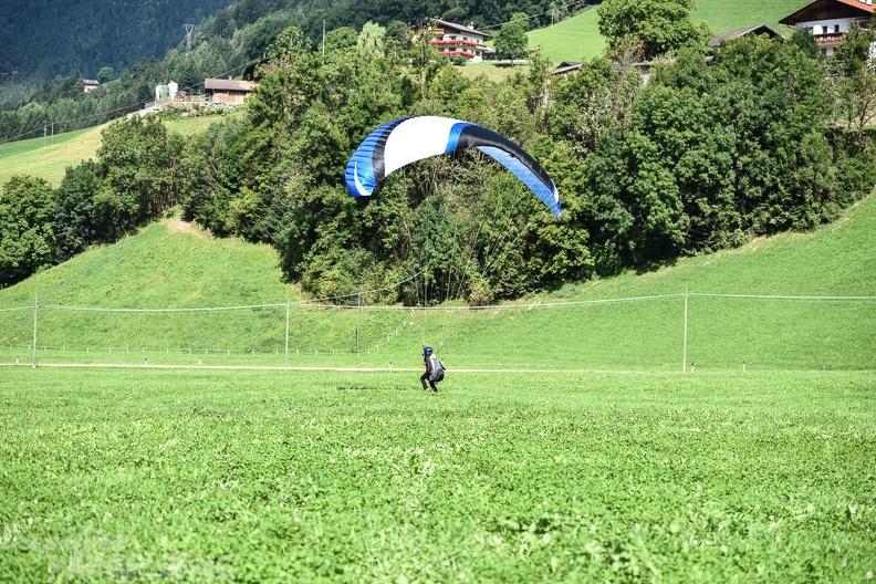 DH35.16-Luesen_Paragliding-1455.jpg