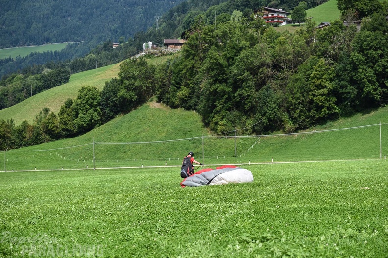 DH35.16-Luesen_Paragliding-1460.jpg