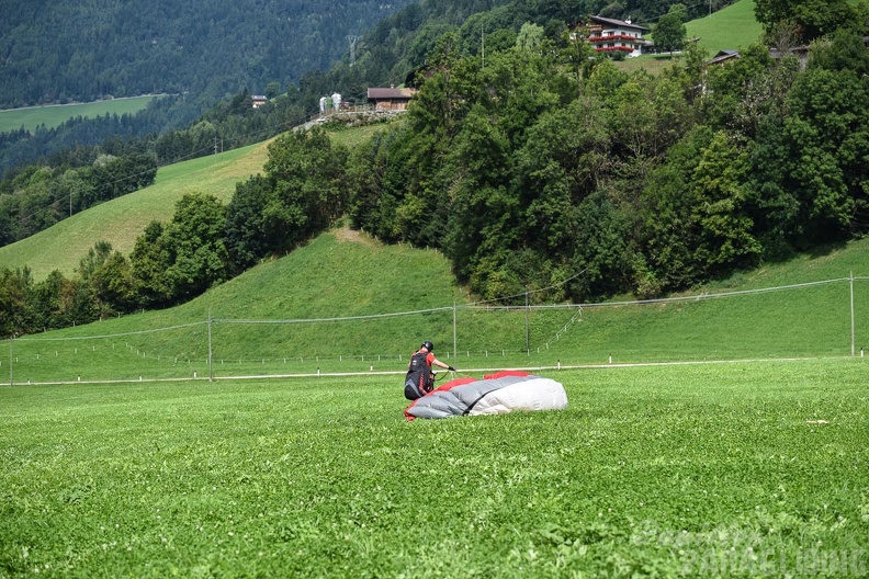 DH35.16-Luesen_Paragliding-1460.jpg