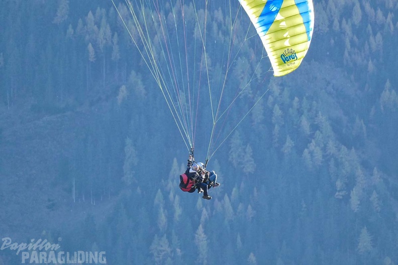 DH44.16-Luesen_Paragliding-114.jpg