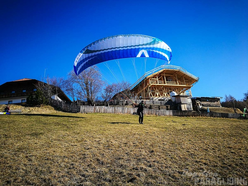 DH11.17 Luesen-Paragliding-123