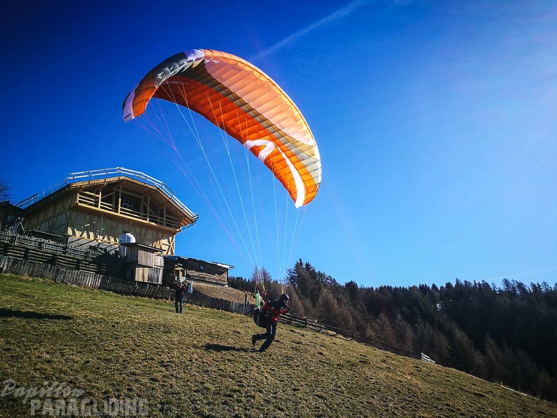 DH11.17 Luesen-Paragliding-400