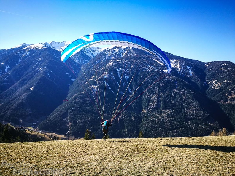 DH11.17 Luesen-Paragliding-430
