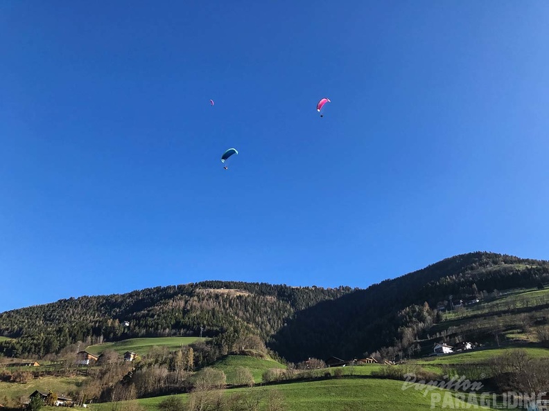 DH13.17 Luesen-Paragliding-301