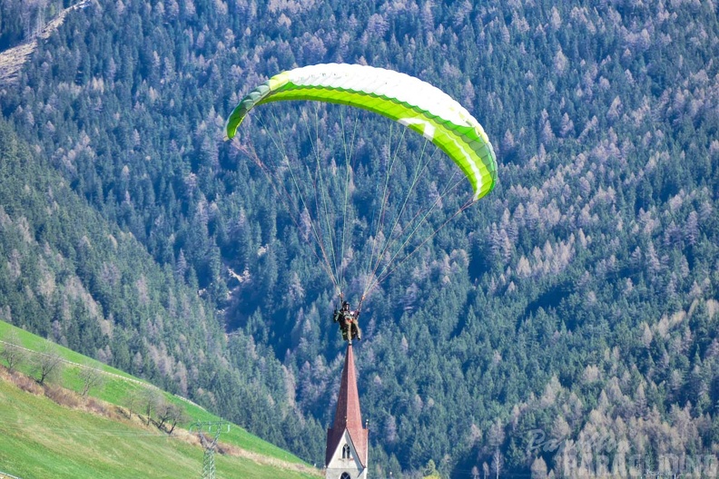 DH13.17 Luesen-Paragliding-402