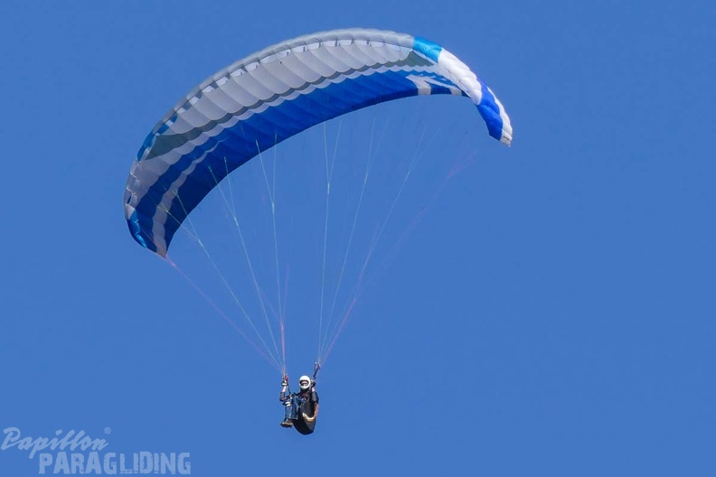 DH13.17 Luesen-Paragliding-405