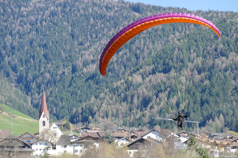 DH13.17 Luesen-Paragliding-426