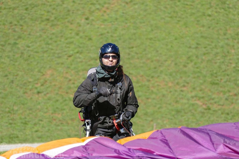 DH13.17 Luesen-Paragliding-428