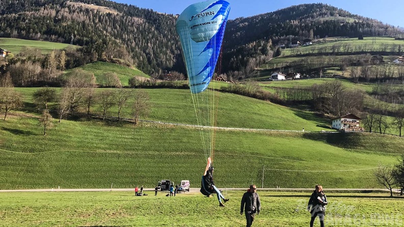 DH13.17 Luesen-Paragliding-435