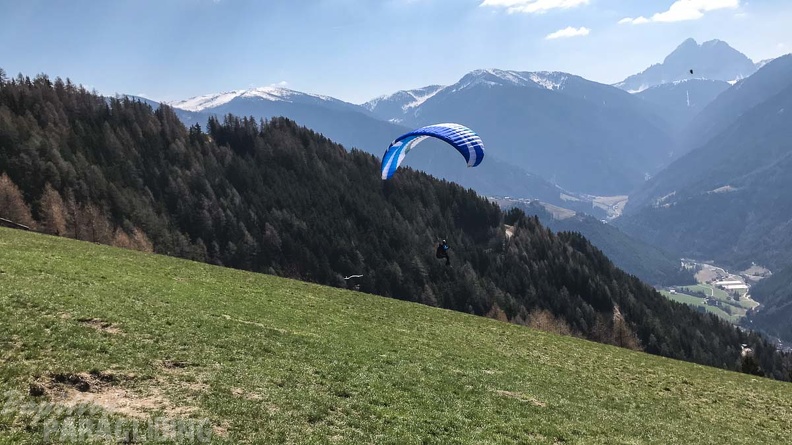 DH13.17 Luesen-Paragliding-555