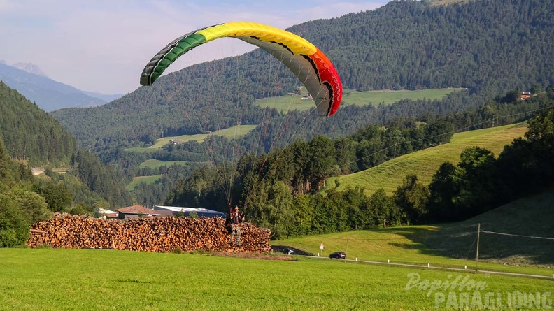 DH27.17 Luesen-Paragliding-192