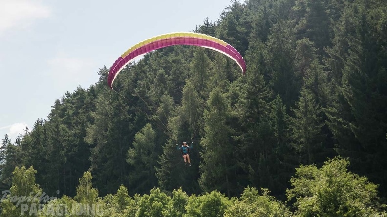DH27.17 Luesen-Paragliding-300