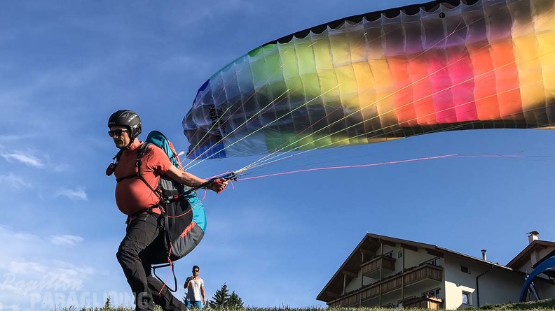 DH27.17 Luesen-Paragliding-394