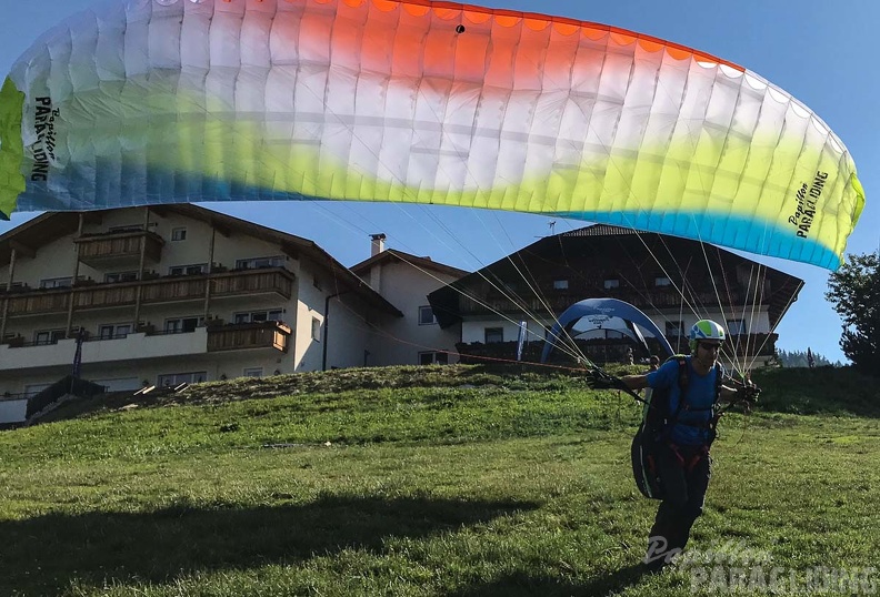 DH27.17 Luesen-Paragliding-400