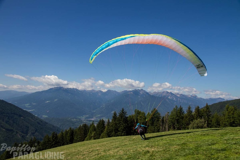 DH34.17 Luesen-Paragliding-100