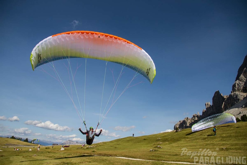 DH34.17 Luesen-Paragliding-330