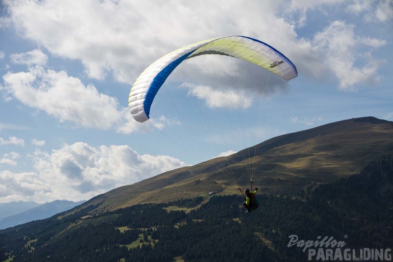 DH34.17 Luesen-Paragliding-364