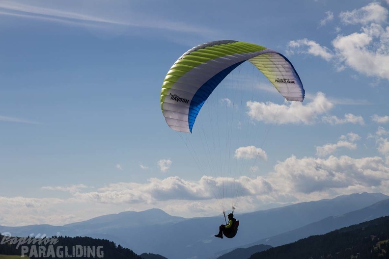 DH34.17 Luesen-Paragliding-367