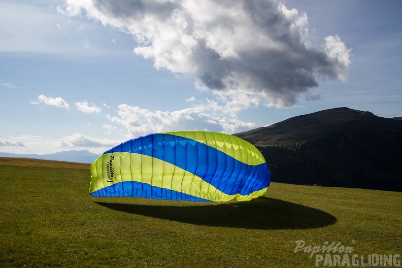 DH34.17 Luesen-Paragliding-605