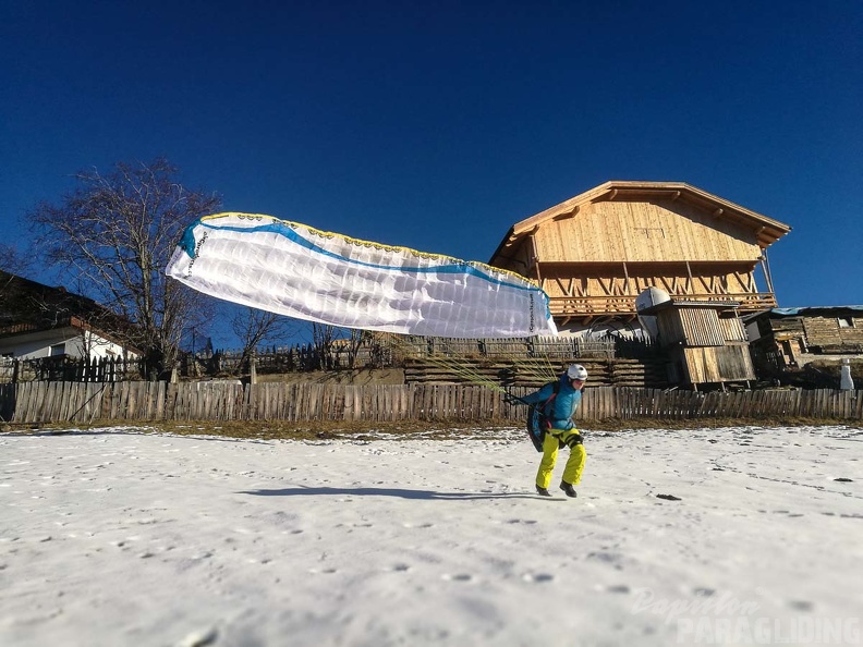 DH52.17 Luesen-Paragliding-109