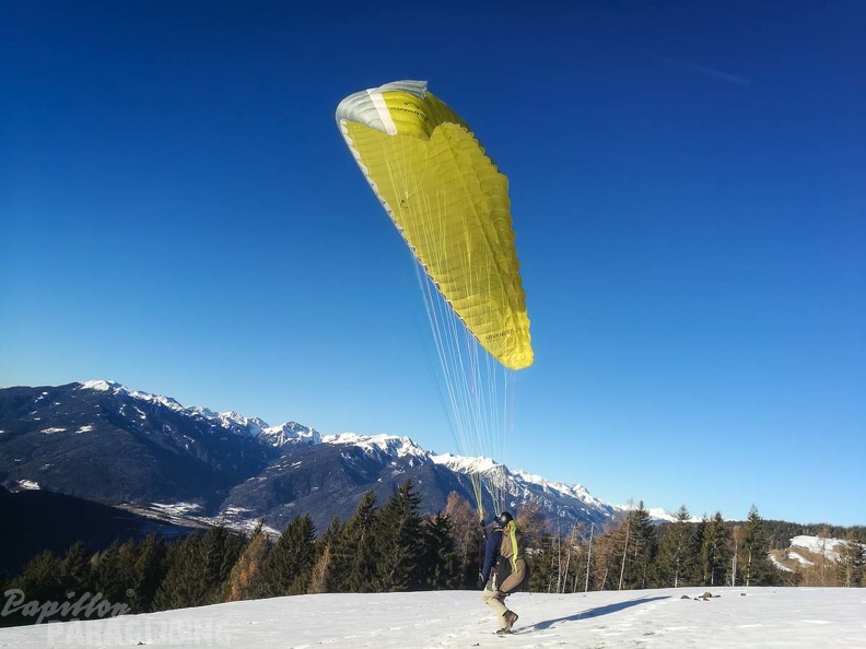 DH52.17 Luesen-Paragliding-120